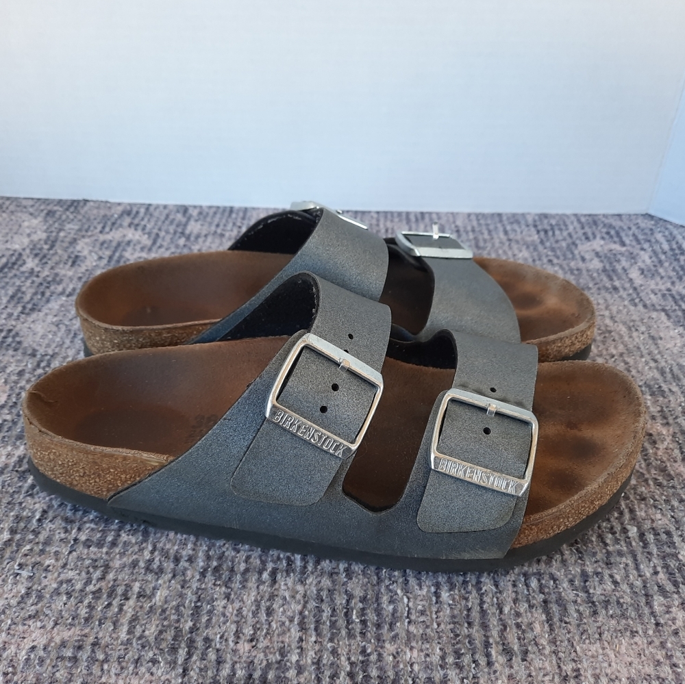 Birkenstock Arizona 38 narrow sz 7 grey metallic